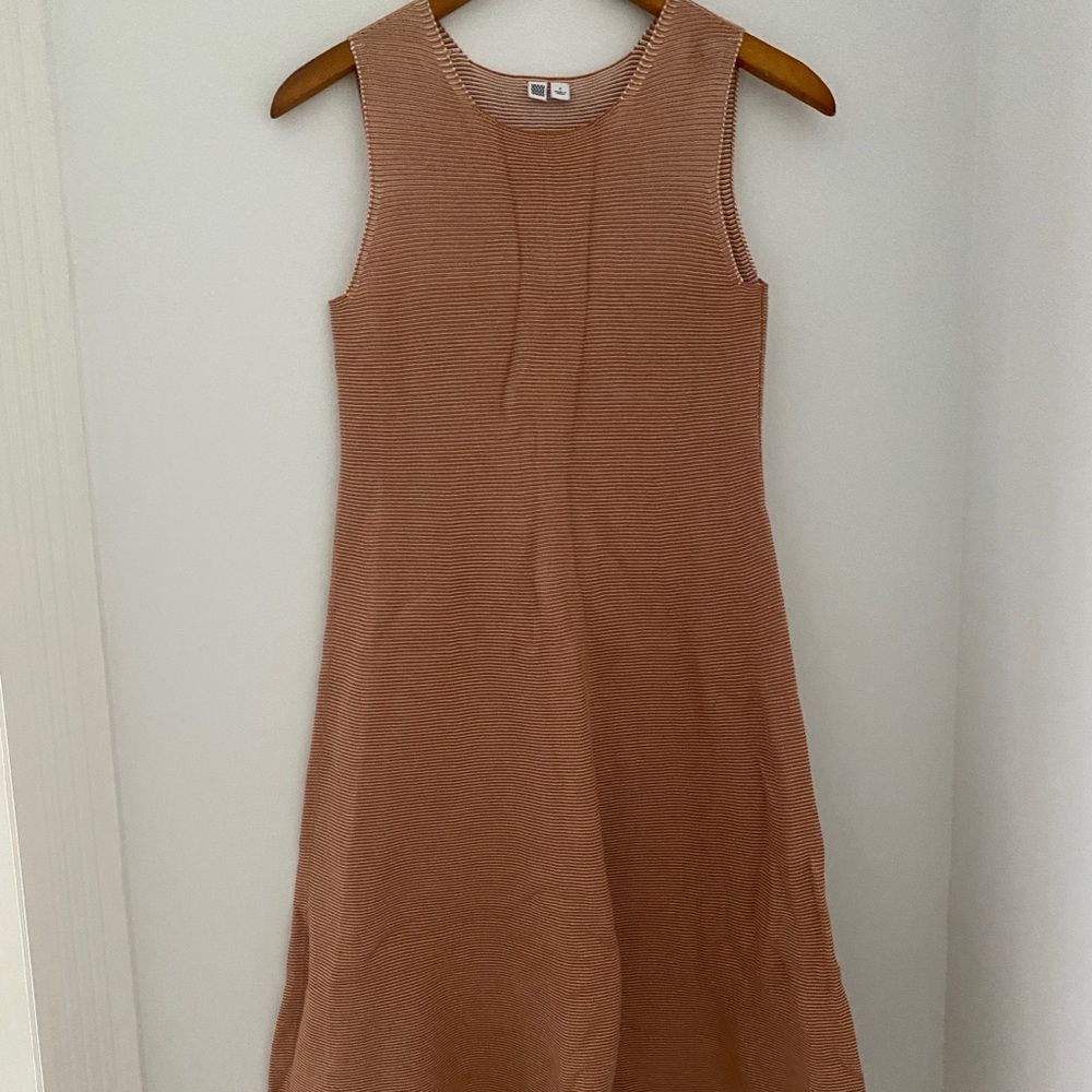 Women’s sleeveless knit dress